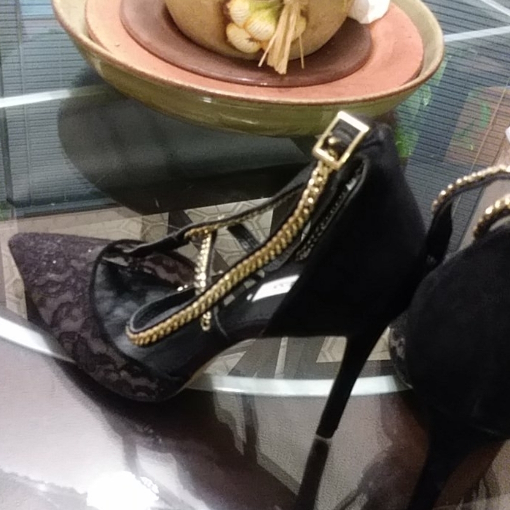 COPY - GUESS 8.5 HEELS - Picture 5 of 8